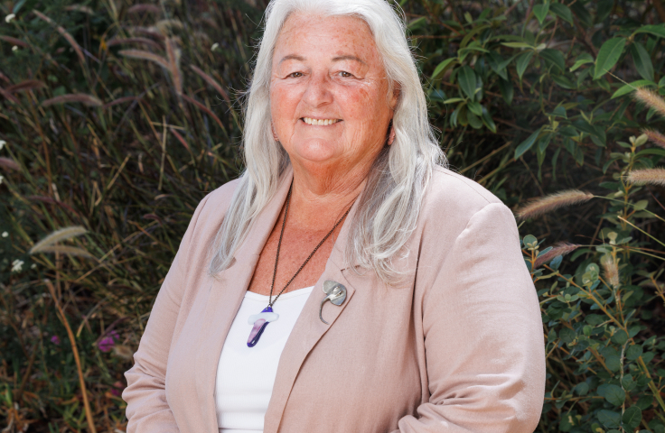  Dr Elizabeth McEntyre